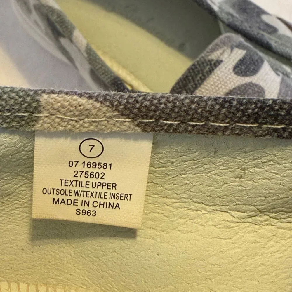 SIZE 7 Tommy Bahama Green Camo Slip On Sneakers - Picture 8 of 10